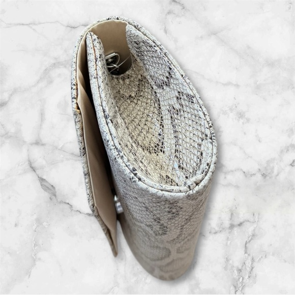💎✅Vintage Clutch with Faux Snakeskin Texture - Picture 5 of 14